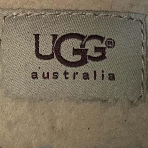 Ugg Zea waterproof suede ,shearling lined bootie. Size 8. Worn once . Brown - Picture 5 of 8